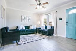 3 BR/1 BA - Centrally Located