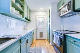 Cozy, Spacious & Modern w/ 3 BR!