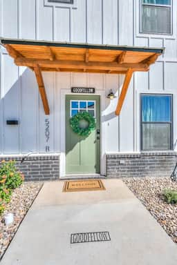 Modern Getaway/New/2 BR-2.5 BA