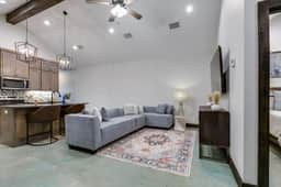 New! Cozy & Convenient W/ 2BR & 2BA