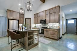 New! Cozy & Convenient W/ 2BR & 2BA