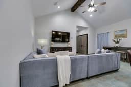 New! Cozy & Convenient W/ 2BR & 2BA