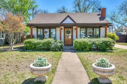 West Texas Retreat 3 BR/2 BA With 1 BD/1 BA Casita