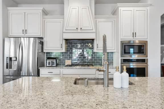 5 Minutes to DFW 4 Br/2.5 Ba