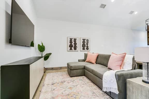 Cozy & Convenient W/ 2BR & 2BA