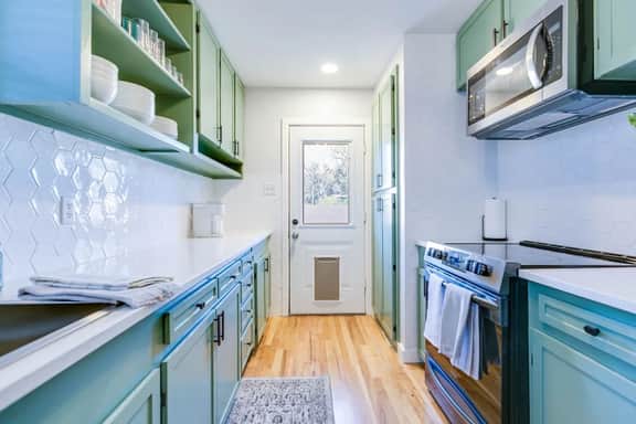 Cozy, Spacious & Modern w/ 3 BR!