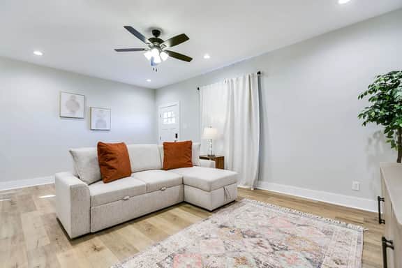 Holiday Inn - 3 BR/2.5 BA - New!