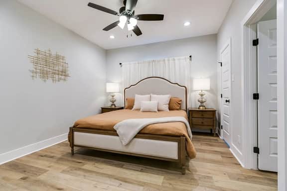 Holiday Inn - 3 BR/2.5 BA - New!