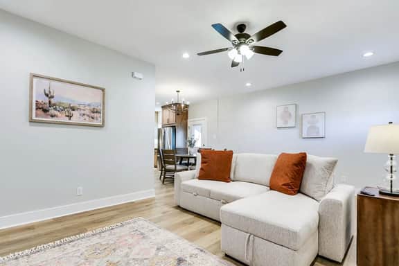 Holiday Inn - 3 BR/2.5 BA - New!