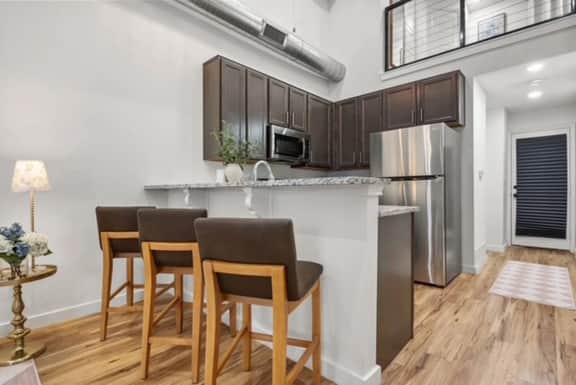 Loft Off Broadway/Walking Distance to Campus