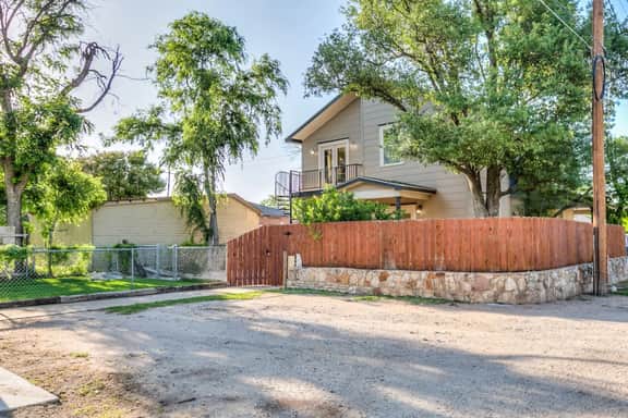 New Hidden Gem - Cozy 4 BR/2 BA