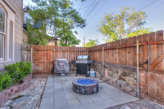 New Hidden Gem - Cozy 4 BR/2 BA