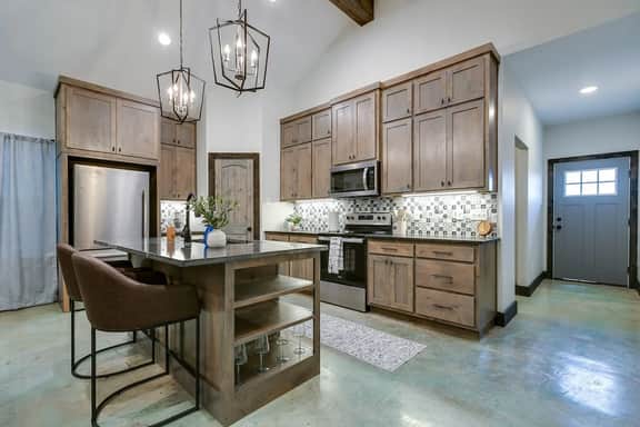 New! Cozy & Convenient W/ 2BR & 2BA