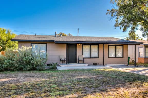 River Oaks Retreat - Walkable to Goodfellow AFB