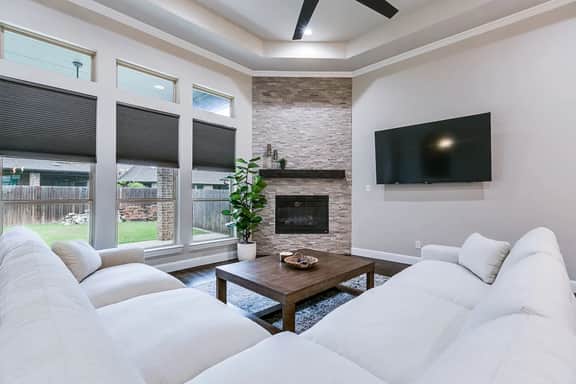 Spacious&Modern -4BR/2.5BA•5MintoDFW