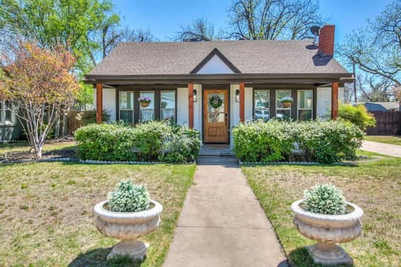 West Texas Retreat 3 BR/2 BA With 1 BD/1 BA Casita