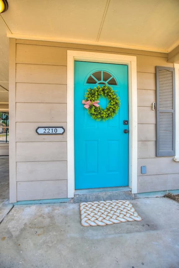 3 BR/1 BA - Centrally Located