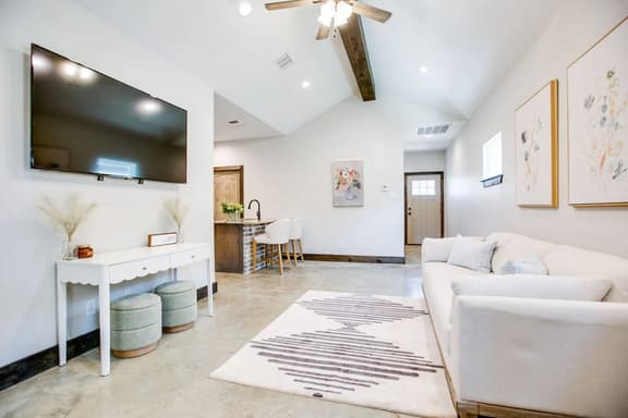 Cozy & Convenient•5 Min to GAFB
