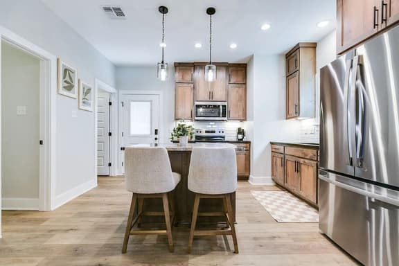 Holiday Inn - 3 BR/2.5 BA - New!