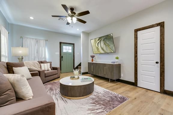 Modern Getaway/New/2 BR-2.5 BA
