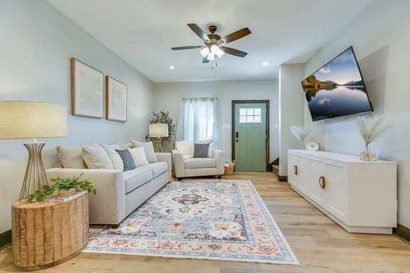 Nasworthy@Landmarks/2 BR&2.5 BA