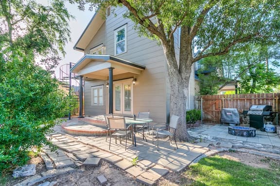 New Hidden Gem - Cozy 4 BR/2 BA