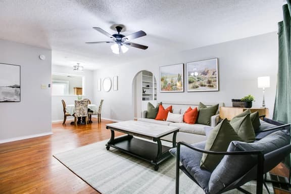 River Oaks Retreat - Walkable to Goodfellow AFB